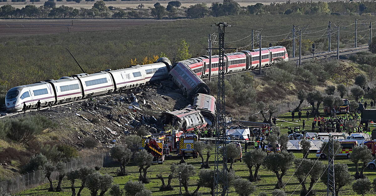 Spain train crash: Pedro Sánchez declares three days of mourning after at least 68 are killed