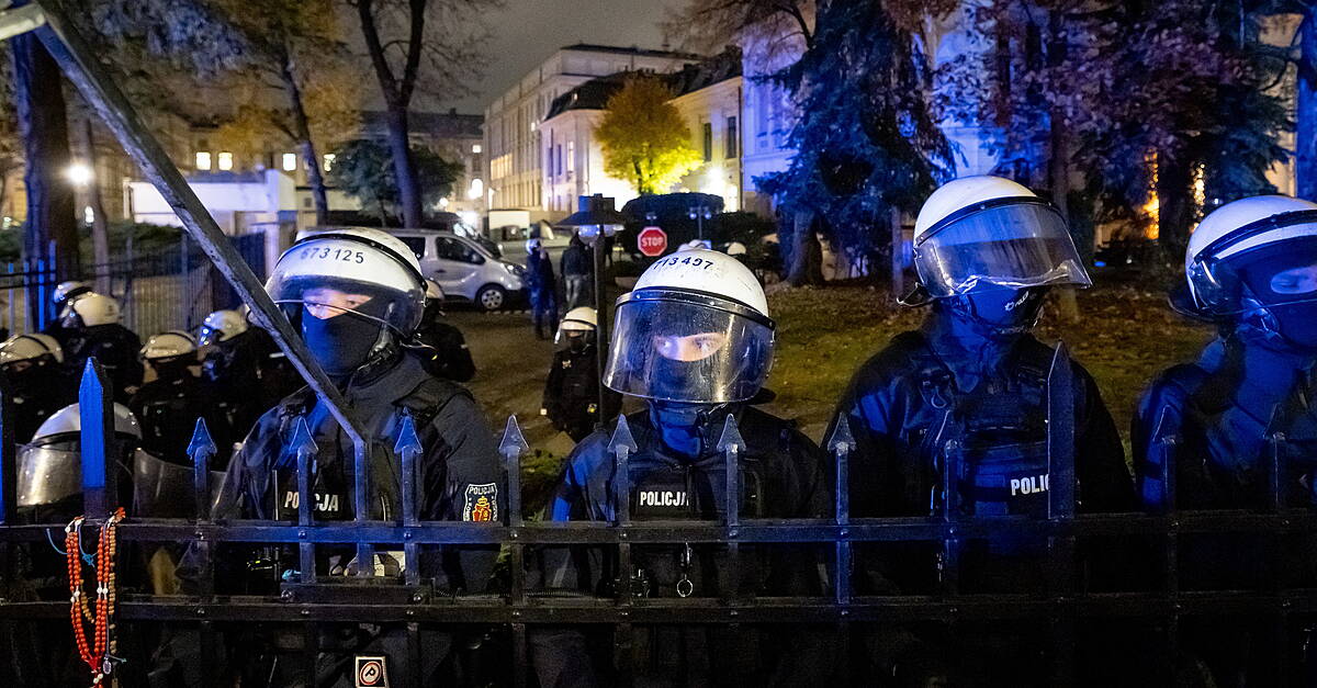 Riot police sent to Poland's constitutional court after top judge suspended