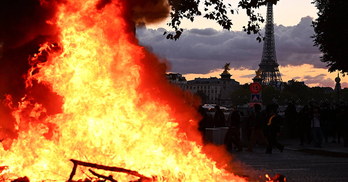 France imposes local curfews in cities to prevent further looting
