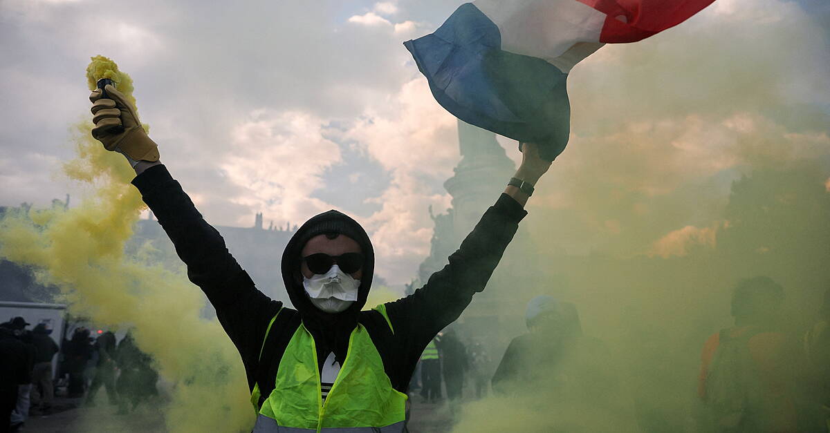 ‘It was like having Tabasco poured in my eyes’: Irish caught in French riots recall chaos