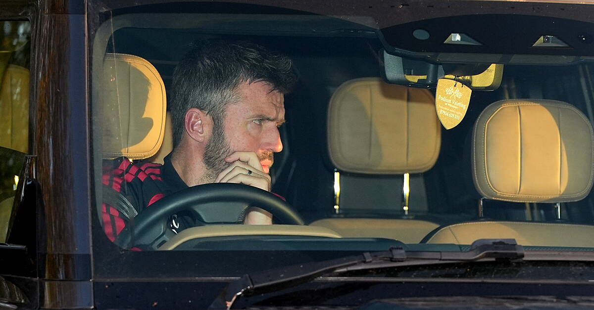 Michael Carrick given chance to save Manchester United job
