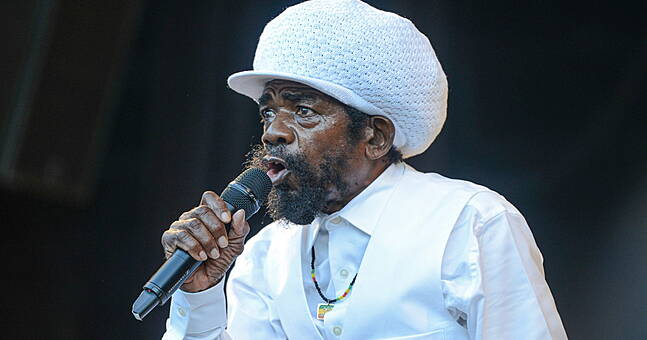 Raggae Singer Reggae artist Colvin 'Cocoa Tea' Scott dead at 65 | Hotpress