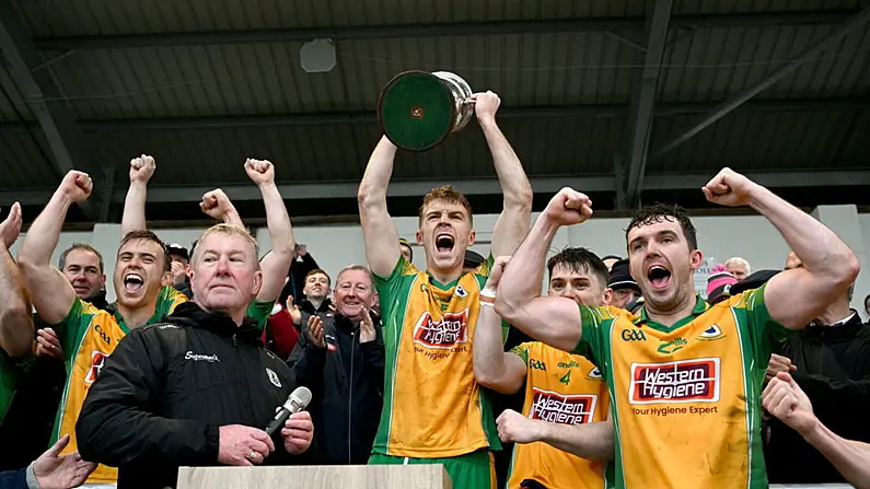 Tr&aacute;th na gCeist: Ainmnigh seaimp&iacute;n&iacute; na gclubanna i ngach contae