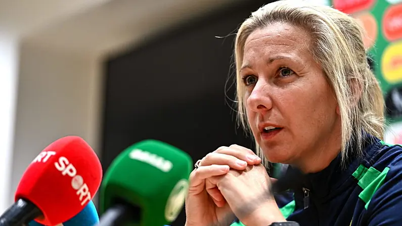 Admha&iacute;onn Carla Ward gur chuaigh s&iacute; i gcoinne mhianta Denise O'Sullivan le heaspa fhoireann na h&Eacute;ireann
