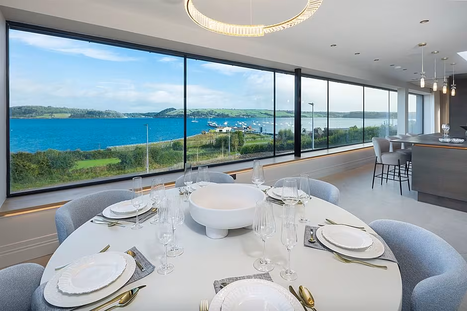 1 Harbour's Edge enjoys uninterrupted harbour views