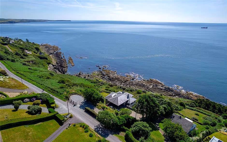 Moonrock enjoys a wonderful coastal location in Co Cork