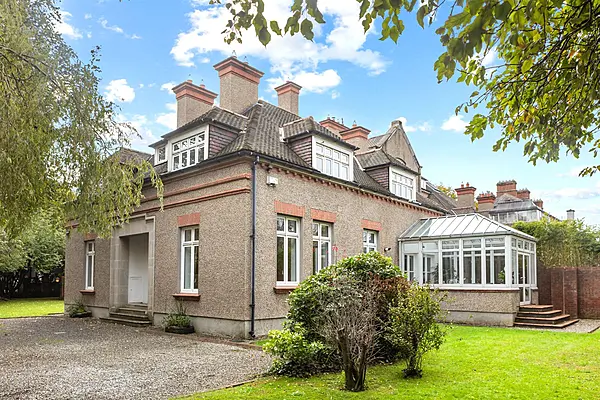 Coreen sits on the corner of two of Ireland's most prominent addresses