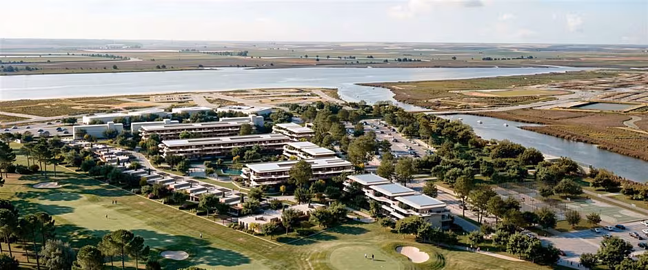 Canela Green is located at the prestigious Isla Canela Golf Resort in Spain