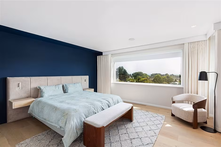 The main bedroom at Cullenmore House