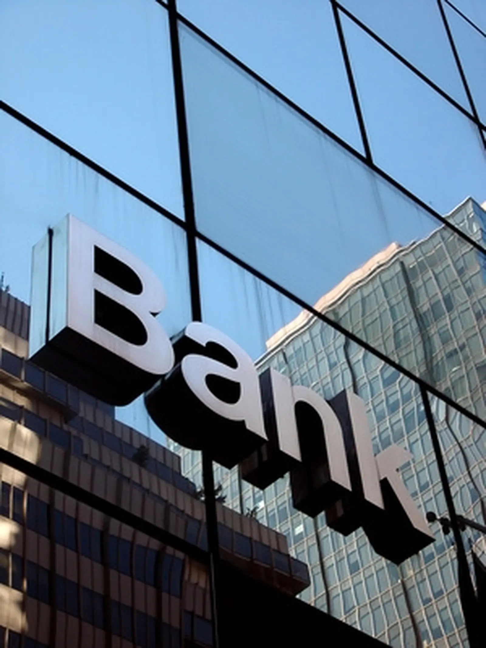 Banks encouraged to introduce mortgages with limits on rates that can be charged