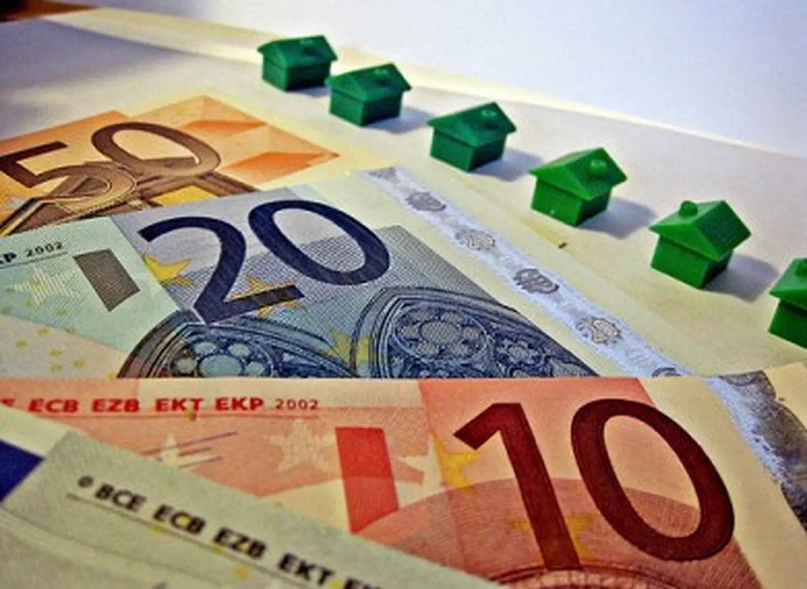 Lending to households down again in March