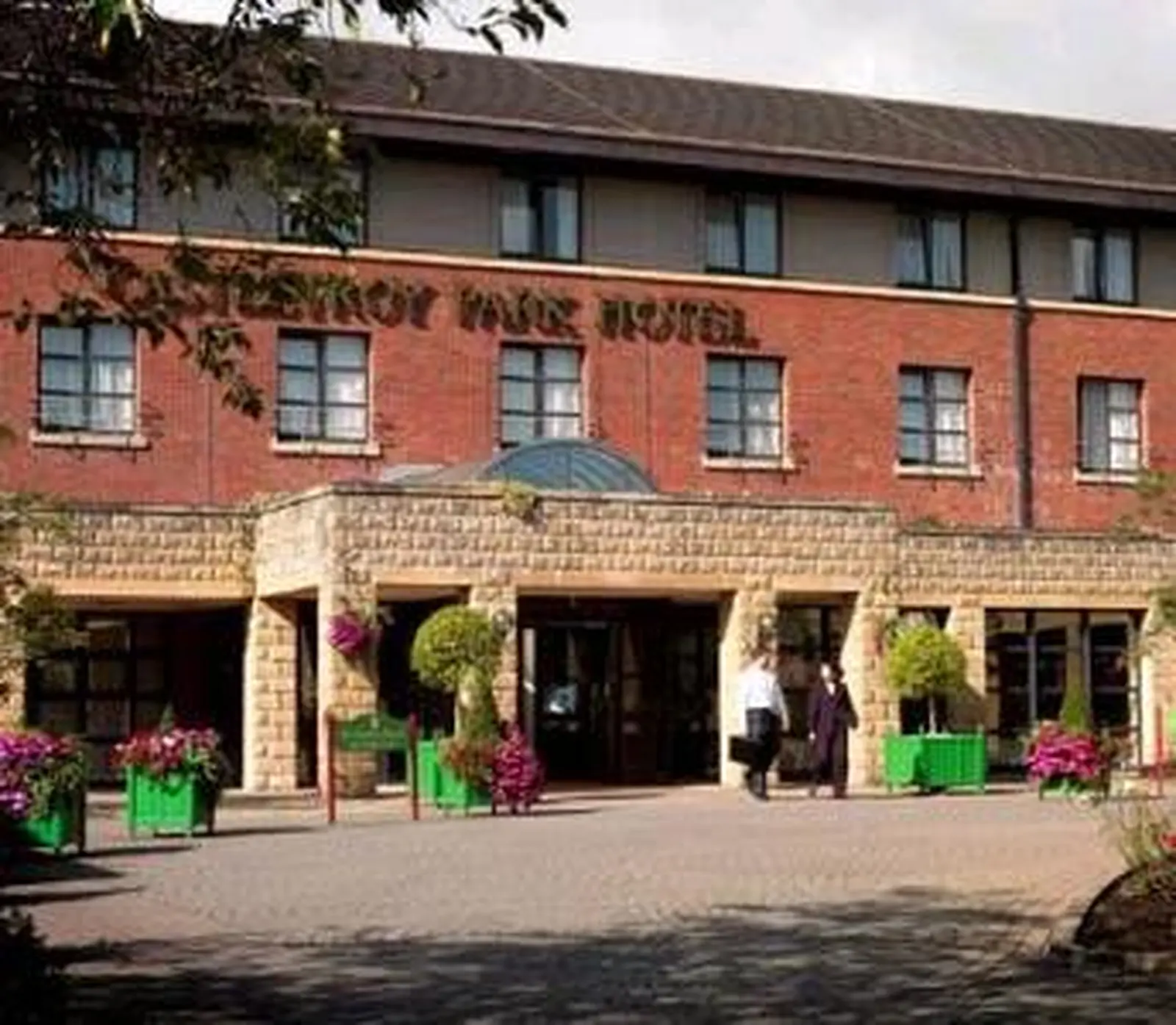 Supermac&amp;#039;s boss buys Castletroy Park Hotel