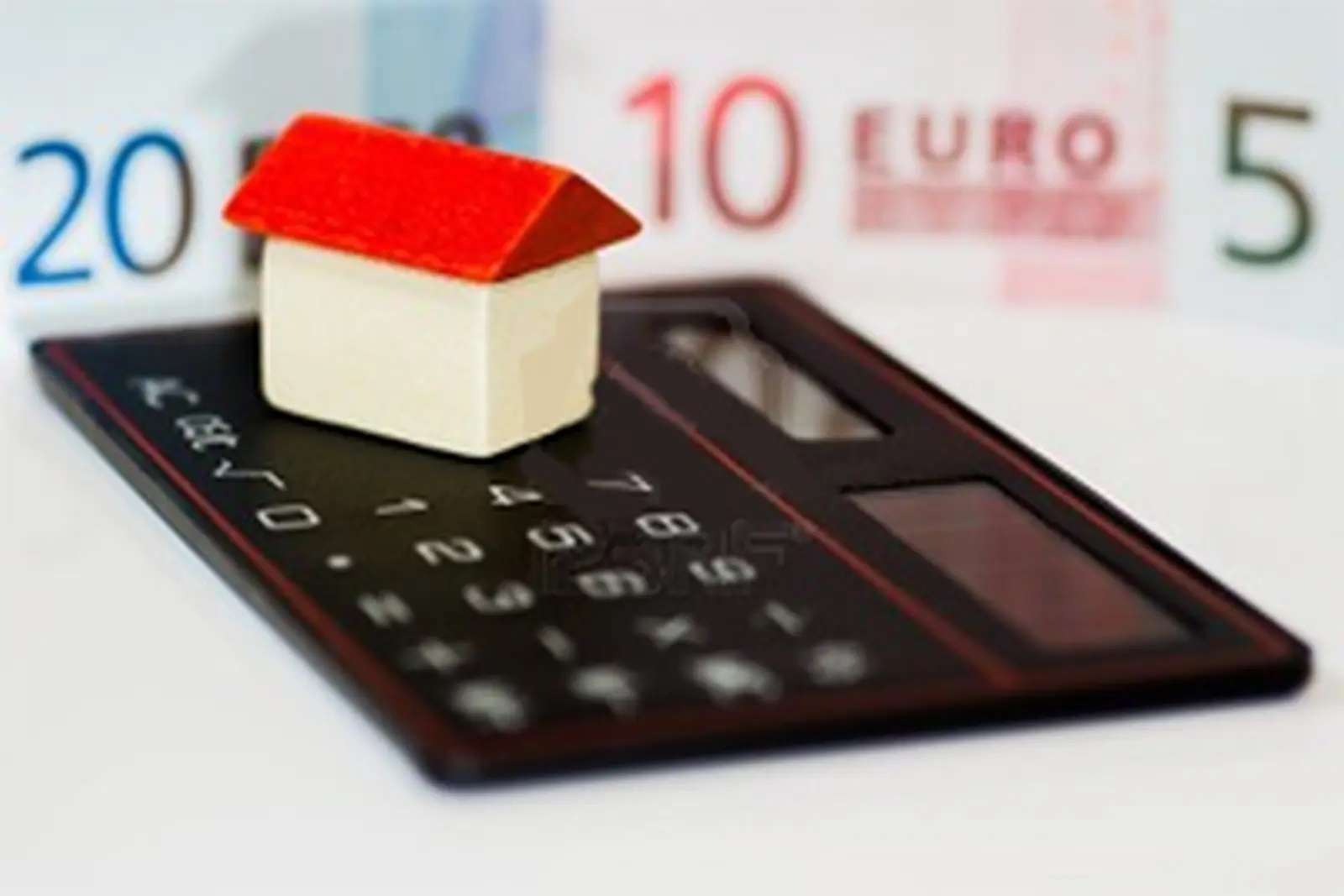 Fianna F&aacute;il call for government to support 15% cut in property tax