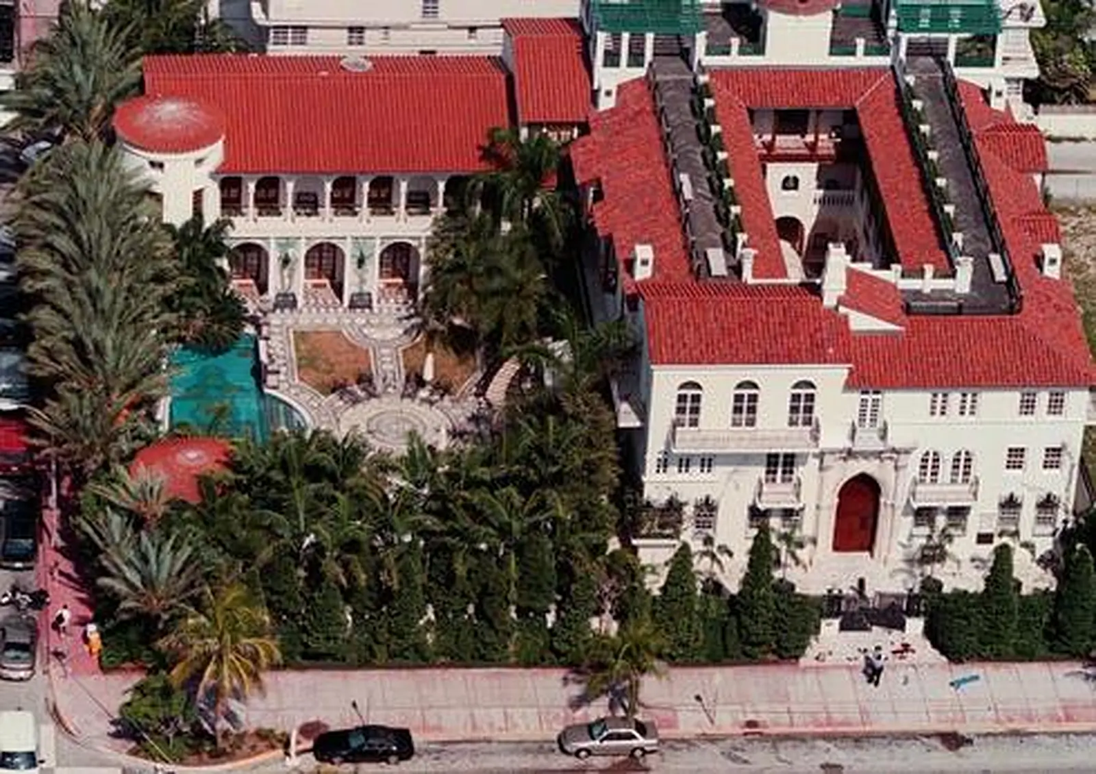 Beckhams interested in Versace mansion