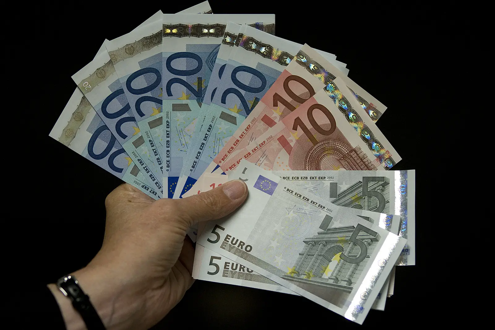 Lending for house purchases up by &euro;27 million in final quarter of 2016
