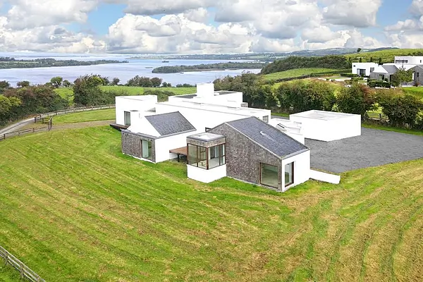 A blank canvas for your dream lakeside home