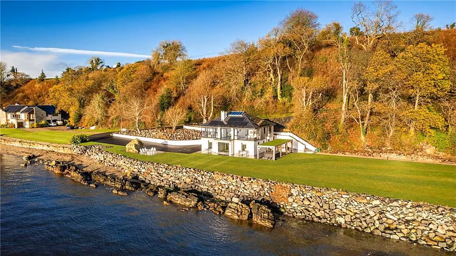 Bankhead is an ultra-modern coastal residence