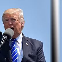 Trump agrees oil deal with Rus...