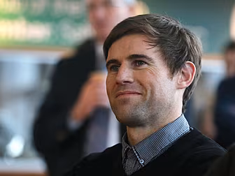 Ireland legend Kevin Kilbane j...