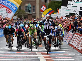 Kittel wins stage 2 of Giro d&...