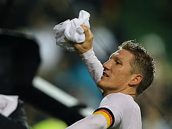 STATS: Schweinsteiger v Khedir...