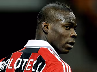 Mario Balotelli strikes back a...