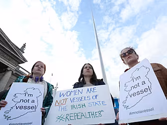 Over 1000 attend pro-choice ra...