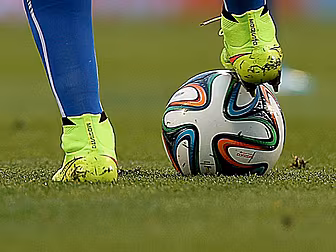 Lacklustre United draw with Su...