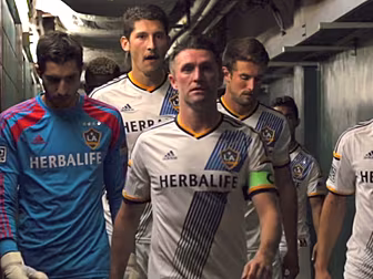 VIDEO: Robbie Keane tries his...