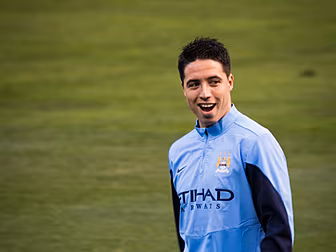 Round-Up: Man City through, Ch...
