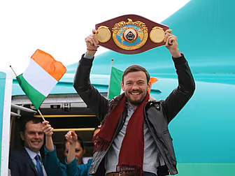 Looks like Andy Lee can look f...
