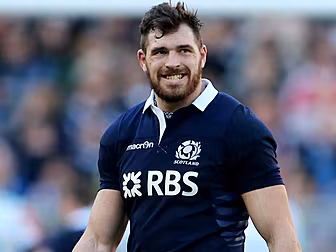 Lamont returns as Scots welcom...