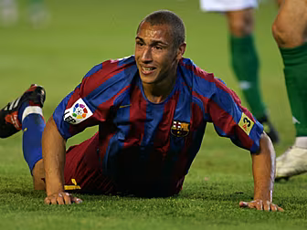 Suarez following in Larsson...