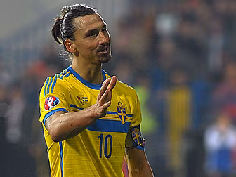 Zlatan Ibrahimovic's annou...