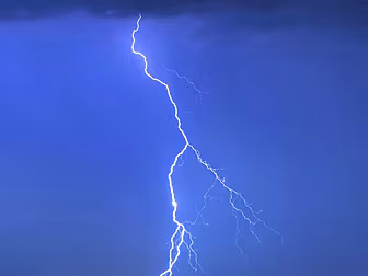 Dozens hurt after lightning st...
