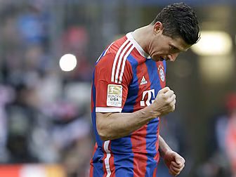 WATCH: Lewandowski and Candrev...