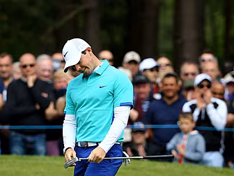 McIlroy facing fine for throwi...