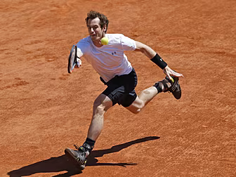 Murray slips to Djokovic defea...