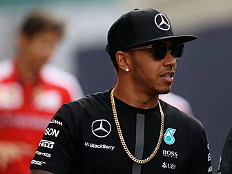 Hamilton puts practice trouble...