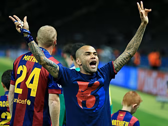 Dani Alves staying at Barcelon...