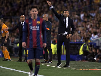 Enrique ends speculation by st...