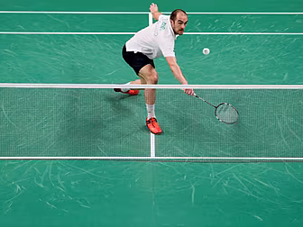Scott Evans comfortably advanc...