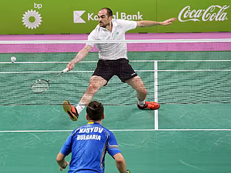 Scott Evans advances to the qu...