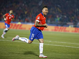 WATCH: Chile's Eduardo Var...