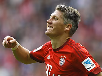 WATCH: Schweinsteiger's gi...