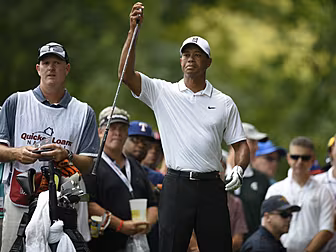 Tiger charges through back nin...
