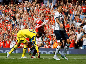 Manchester United kick-off Pre...