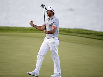 Jason Day breaks from chasing...