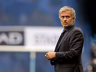 Mourinho launches stinging att...