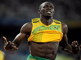 Usain Bolt runs a sub 10 secon...